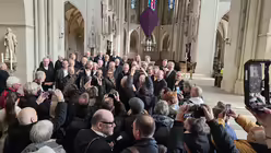 Gruppenfoto von Domkapitel und Bischof Wilmer (m.) im St.Paulus-Dom, M&uuml;nster. / &copy; Oliver Kelch (DR)