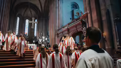 Eindr&uuml;cke der Feier der Bischofsweihe von Pater Joshy Pottackal O.Carm. am vierten Fastensonntag, dem 15. M&auml;rz 2026, im Mainzer Dom mit Bischof Peter Kohlgraf. / &copy; Nicolas Ottersbach (DR)