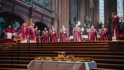 Eindr&uuml;cke der Feier der Bischofsweihe von Pater Joshy Pottackal O.Carm. am vierten Fastensonntag, dem 15. M&auml;rz 2026, im Mainzer Dom mit Bischof Peter Kohlgraf. / &copy; Nicolas Ottersbach (DR)