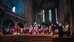 Eindr&uuml;cke der Feier der Bischofsweihe von Pater Joshy Pottackal O.Carm. am vierten Fastensonntag, dem 15. M&auml;rz 2026, im Mainzer Dom mit Bischof Peter Kohlgraf. / &copy; Nicolas Ottersbach (DR)