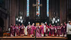 Eindr&uuml;cke der Feier der Bischofsweihe von Pater Joshy Pottackal O.Carm. am vierten Fastensonntag, dem 15. M&auml;rz 2026, im Mainzer Dom mit Bischof Peter Kohlgraf. / &copy; Nicolas Ottersbach (DR)