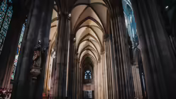 Pontifikalamt am ersten Weihnachtstag 2025 mit Kardinal Woelki. / &copy; Nicolas Ottersbach (DR)