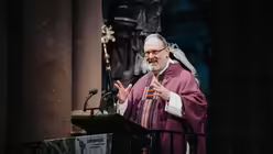 Pater Martin Maier bei der Er&ouml;ffnung der Adveniat-Weihnachtsaktion 2025 / &copy; Nicolas Ottersbach (DR)