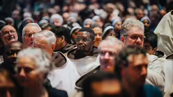 Eindr&uuml;cke der Feier der Bischofsweihe von Pater Joshy Pottackal O.Carm. am vierten Fastensonntag, dem 15. M&auml;rz 2026, im Mainzer Dom mit Bischof Peter Kohlgraf. / &copy; Nicolas Ottersbach (DR)