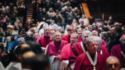 Eindr&uuml;cke der Feier der Bischofsweihe von Pater Joshy Pottackal O.Carm. am vierten Fastensonntag, dem 15. M&auml;rz 2026, im Mainzer Dom mit Bischof Peter Kohlgraf. / &copy; Nicolas Ottersbach (DR)