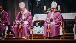 Eindr&uuml;cke der Feier der Bischofsweihe von Pater Joshy Pottackal O.Carm. am vierten Fastensonntag, dem 15. M&auml;rz 2026, im Mainzer Dom mit Bischof Peter Kohlgraf. / &copy; Nicolas Ottersbach (DR)