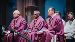 Eindr&uuml;cke der Feier der Bischofsweihe von Pater Joshy Pottackal O.Carm. am vierten Fastensonntag, dem 15. M&auml;rz 2026, im Mainzer Dom mit Bischof Peter Kohlgraf. / &copy; Nicolas Ottersbach (DR)