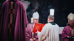 Eindr&uuml;cke der Feier der Bischofsweihe von Pater Joshy Pottackal O.Carm. am vierten Fastensonntag, dem 15. M&auml;rz 2026, im Mainzer Dom mit Bischof Peter Kohlgraf. / &copy; Nicolas Ottersbach (DR)