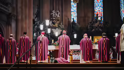 Eindr&uuml;cke der Feier der Bischofsweihe von Pater Joshy Pottackal O.Carm. am vierten Fastensonntag, dem 15. M&auml;rz 2026, im Mainzer Dom mit Bischof Peter Kohlgraf. / &copy; Nicolas Ottersbach (DR)