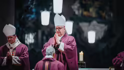 Eindr&uuml;cke der Feier der Bischofsweihe von Pater Joshy Pottackal O.Carm. am vierten Fastensonntag, dem 15. M&auml;rz 2026, im Mainzer Dom mit Bischof Peter Kohlgraf. / &copy; Nicolas Ottersbach (DR)