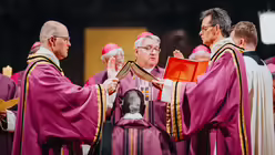 Eindr&uuml;cke der Feier der Bischofsweihe von Pater Joshy Pottackal O.Carm. am vierten Fastensonntag, dem 15. M&auml;rz 2026, im Mainzer Dom mit Bischof Peter Kohlgraf. / &copy; Nicolas Ottersbach (DR)