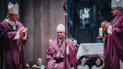 Eindr&uuml;cke der Feier der Bischofsweihe von Pater Joshy Pottackal O.Carm. am vierten Fastensonntag, dem 15. M&auml;rz 2026, im Mainzer Dom mit Bischof Peter Kohlgraf. / &copy; Nicolas Ottersbach (DR)
