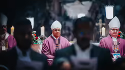 Eindr&uuml;cke der Feier der Bischofsweihe von Pater Joshy Pottackal O.Carm. am vierten Fastensonntag, dem 15. M&auml;rz 2026, im Mainzer Dom mit Bischof Peter Kohlgraf. / &copy; Nicolas Ottersbach (DR)