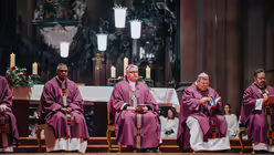 Eindr&uuml;cke der Feier der Bischofsweihe von Pater Joshy Pottackal O.Carm. am vierten Fastensonntag, dem 15. M&auml;rz 2026, im Mainzer Dom mit Bischof Peter Kohlgraf. / &copy; Nicolas Ottersbach (DR)