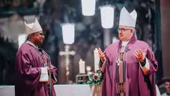 Eindr&uuml;cke der Feier der Bischofsweihe von Pater Joshy Pottackal O.Carm. am vierten Fastensonntag, dem 15. M&auml;rz 2026, im Mainzer Dom mit Bischof Peter Kohlgraf. / &copy; Nicolas Ottersbach (DR)