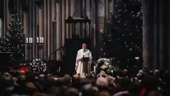 Pontifikalamt am ersten Weihnachtstag 2025 mit Kardinal Woelki. / &copy; Nicolas Ottersbach (DR)