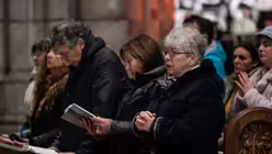 Pontifikalamt am ersten Weihnachtstag im Kölner Dom.  / © Nicolas Ottersbach (DR)