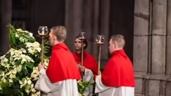 Pontifikalamt am ersten Weihnachtstag im Kölner Dom.  / © Nicolas Ottersbach (DR)