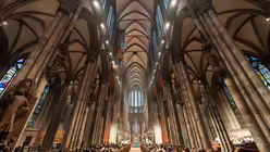Pontifikalamt am ersten Weihnachtstag im Kölner Dom.  / © Nicolas Ottersbach (DR)
