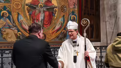 Kardinal Woelki im Pontifikalamt am ersten Weihnachtstag im Kölner Dom. / © Nicolas Ottersbach (DR)