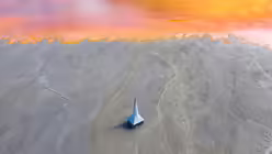 400 Familien mussten weichen. In der N&auml;he der Kirche, die langsam in der Br&uuml;he versinkt, ist fast alles tot. / &copy; salajean  (shutterstock)