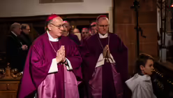 Der Gottesdienst am zweiten Tag der Frühjahrs-Vollversammlung der Deutschen Bischofskonferenz aus dem Kloster Steinfeld unter der Leitung von Erzbischof Dr. Stefan Heße, Erzbischof von Hamburg.  / © Nicolas Ottersbach (DR)