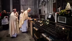 Weihbischof Puff im Kölner Dom am Ostermontag / © Nicolas Ottersbach (DR)
