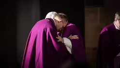 Der Gottesdienst am zweiten Tag der Frühjahrs-Vollversammlung der Deutschen Bischofskonferenz aus dem Kloster Steinfeld unter der Leitung von Erzbischof Dr. Stefan Heße, Erzbischof von Hamburg.  / © Nicolas Ottersbach (DR)