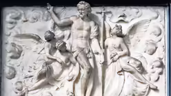 Das Grabmal des Erzbischofs Adolf III. von Schauenburg in der Stephanuskapelle wird von dieser Szene gekrönt. / © Robert Boecker (privat)