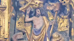 Im südlichen Querhaus der Kathedrale steht der Agilolphusaltar, ein Meisterwerk Antwerpener Schnitzkunst. Der um 1521 entstandene Altar befand sich ursprünglich in der unmittelbar hinter dem Dom gelegenen Kirche St. Maria ad Gradus. Man muss genau hinschauen, um die kleine Szene der Auferstehung zu entdecken. / © Robert Boecker (privat)