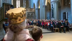 Feierliche Er&ouml;ffnung des 10. Uta-Treffens im Naumburger Dom. Die Stifterfigur Uta aus dem Naumburger Dom ist die Namenspatronin der meisten Teilnehmerinnen des Treffens. / &copy; Heiko Rebsch/dpa  (dpa)