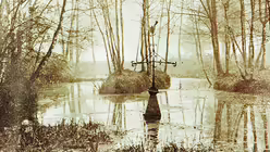 Die geheimnisvollste Geschichte dieser Reihe kommt aus dem kleinen &Ouml;rtchen Viersen in Nordrhein-Westfalen. In alten Zeiten, so erz&auml;hlt man sich, soll im Johannistal die erste Kirche des Ortes gestanden haben. Mit einem Mal versank das kleine Gotteshaus Sankt Johannis in der Erde und an seiner Stelle bildete sich ein Weiher. / &copy; Uwe Micha 