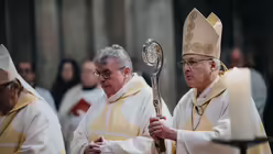 Msgr. Georg Austen und Bischof Rudolf Voderholzer bei der Eröffnung der Diaspora-Aktion des Bonifatiuswerks im Regensburger Dom / © Nicolas Ottersbach (DR)