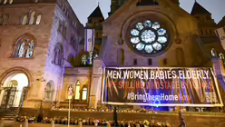 Mit einem Schweigemarsch am Abend des 7. Novembers 2024 haben die evangelische und katholische Kirche in Köln anlässlich des Jahrestags der Pogromnacht am 9. November ein Zeichen gesetzt, um den jüdischen Mitbürgern zu zeigen, dass sie in Deutschland willkommen sind. / © Beatrice Tomasetti (DR)