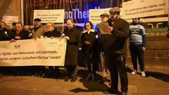 Mit einem Schweigemarsch am Abend des 7. Novembers 2024 haben die evangelische und katholische Kirche in Köln anlässlich des Jahrestags der Pogromnacht am 9. November ein Zeichen gesetzt, um den jüdischen Mitbürgern zu zeigen, dass sie in Deutschland willkommen sind. / © Beatrice Tomasetti (DR)