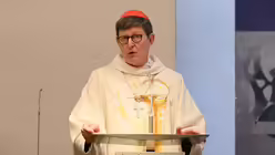 Der Erzbischof von Köln, Rainer Kardinal Woelki, feiert am 12. Januar den Eröffnungsgottesdienst der Antonius-Oktav 2025 in Bergisch-Gladbach Herkenrath. / © Beatrice Tomasetti (DR)