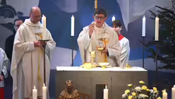 Der Erzbischof von Köln, Rainer Kardinal Woelki, feiert am 12. Januar den Eröffnungsgottesdienst der Antonius-Oktav 2025 in Bergisch-Gladbach Herkenrath. / © Beatrice Tomasetti (DR)