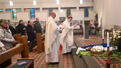 Der Erzbischof von Köln, Rainer Kardinal Woelki, feiert am 12. Januar den Eröffnungsgottesdienst der Antonius-Oktav 2025 in Bergisch-Gladbach Herkenrath. / © Beatrice Tomasetti (DR)