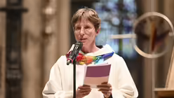 Caritas-Referentin Dr. Brigitte Saviano berichtet aus ihrem Arbeitsalltag, warum Menschen beten. / © Beatrice Tomasetti (DR)