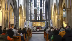 Die Fatima-Lichterprozession am Sonntag, dem 6. Oktober 2024 in Köln der Initiative Deutschland betet Rosenkranz e. V. mit Erzbischof Rainer Maria Kardinal Woelki. / © Beatrice Tomasetti (DR)