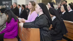 Die Fatima-Lichterprozession am Sonntag, dem 6. Oktober 2024 in Köln der Initiative Deutschland betet Rosenkranz e. V. mit Erzbischof Rainer Maria Kardinal Woelki. / © Beatrice Tomasetti (DR)