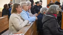 Die Fatima-Lichterprozession am Sonntag, dem 6. Oktober 2024 in Köln der Initiative Deutschland betet Rosenkranz e. V. mit Erzbischof Rainer Maria Kardinal Woelki. / © Beatrice Tomasetti (DR)