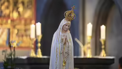 Die Fatima-Lichterprozession am Sonntag, dem 6. Oktober 2024 in Köln der Initiative Deutschland betet Rosenkranz e. V. mit Erzbischof Rainer Maria Kardinal Woelki. / © Beatrice Tomasetti (DR)