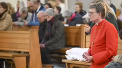 Die Fatima-Lichterprozession am Sonntag, dem 6. Oktober 2024 in Köln der Initiative Deutschland betet Rosenkranz e. V. mit Erzbischof Rainer Maria Kardinal Woelki. / © Beatrice Tomasetti (DR)