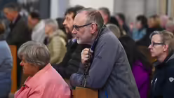 Die Fatima-Lichterprozession am Sonntag, dem 6. Oktober 2024 in Köln der Initiative Deutschland betet Rosenkranz e. V. mit Erzbischof Rainer Maria Kardinal Woelki. / © Beatrice Tomasetti (DR)