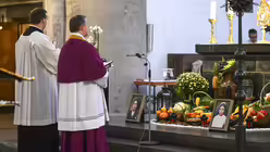 Die Fatima-Lichterprozession am Sonntag, dem 6. Oktober 2024 in Köln der Initiative Deutschland betet Rosenkranz e. V. mit Erzbischof Rainer Maria Kardinal Woelki. / © Beatrice Tomasetti (DR)