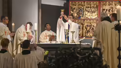 Die Fatima-Lichterprozession am Sonntag, dem 6. Oktober 2024 in Köln der Initiative Deutschland betet Rosenkranz e. V. mit Erzbischof Rainer Maria Kardinal Woelki. / © Beatrice Tomasetti (DR)