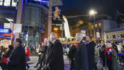 Die Fatima-Lichterprozession am Sonntag, dem 6. Oktober 2024 in Köln der Initiative Deutschland betet Rosenkranz e. V. mit Erzbischof Rainer Maria Kardinal Woelki. / © Beatrice Tomasetti (DR)