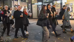 Die Fatima-Lichterprozession am Sonntag, dem 6. Oktober 2024 in Köln der Initiative Deutschland betet Rosenkranz e. V. mit Erzbischof Rainer Maria Kardinal Woelki. / © Beatrice Tomasetti (DR)