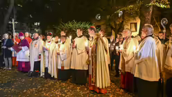 Die Fatima-Lichterprozession am Sonntag, dem 6. Oktober 2024 in Köln der Initiative Deutschland betet Rosenkranz e. V. mit Erzbischof Rainer Maria Kardinal Woelki. / © Beatrice Tomasetti (DR)